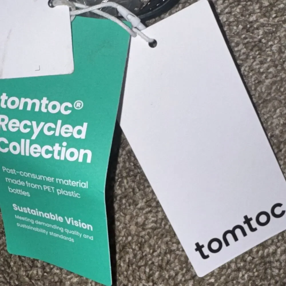 Tomtoc black laptop